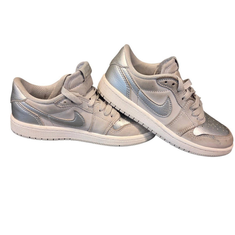 Nike Air Jordan 1 Low Kids Metallic Silver Photon Dust FQ5436-002 Size 1Y